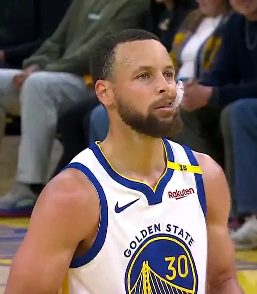 Kaiyun-库里回归赛场，精彩发挥首场状态亮眼，TES观众沸腾！的简单介绍